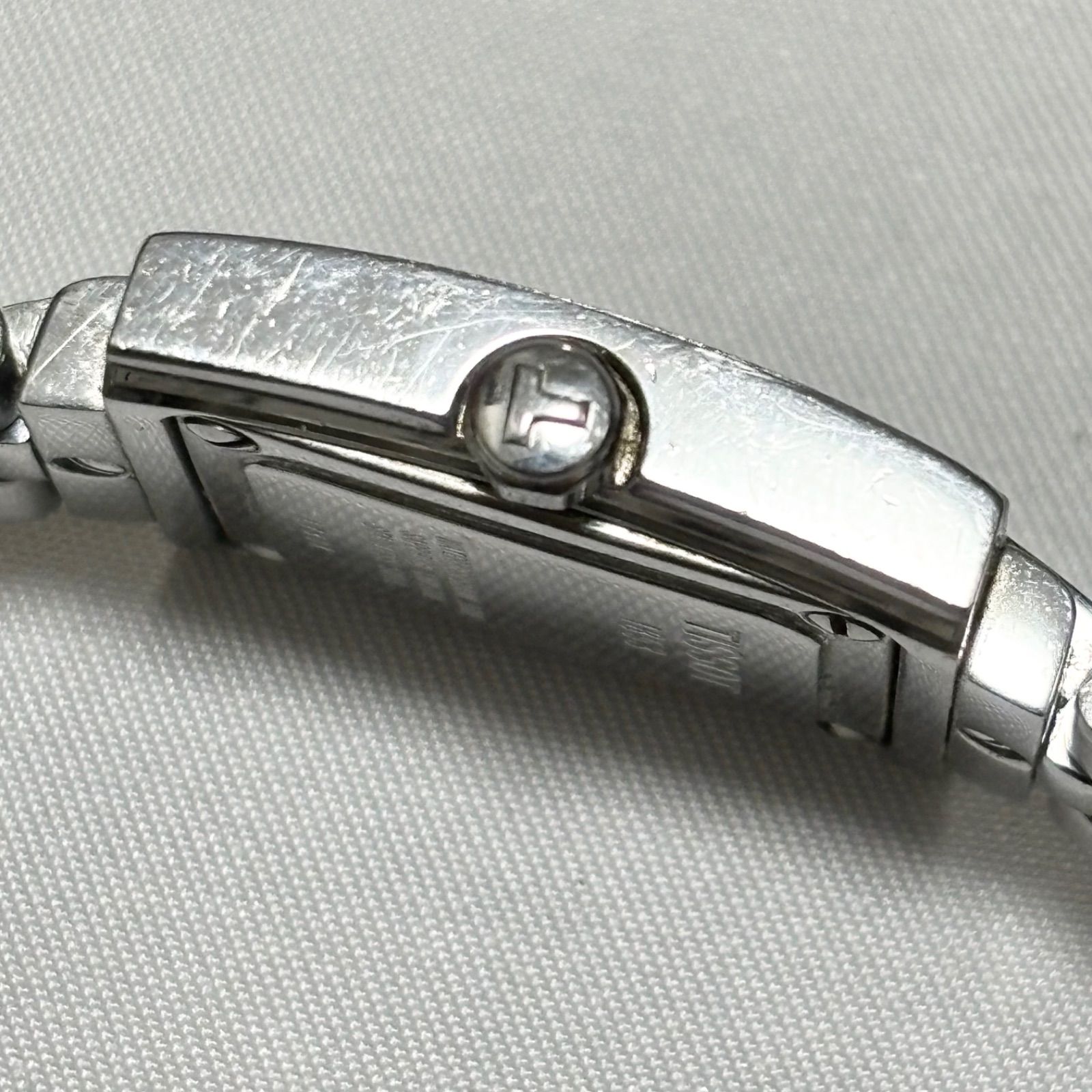 【送料無料】TISSOT/ティソ/1853/ピンク×シルバー/スクエア/クォーツ腕時計/電池切れ/動作未確認/中古品/ジャンク品扱い 【送料無料】TISSOT/ティソ/1853/ピンク×シルバー/スクエア/クォーツ腕時計/電池切れ/動作未確認/中古品/ジャンク品扱い