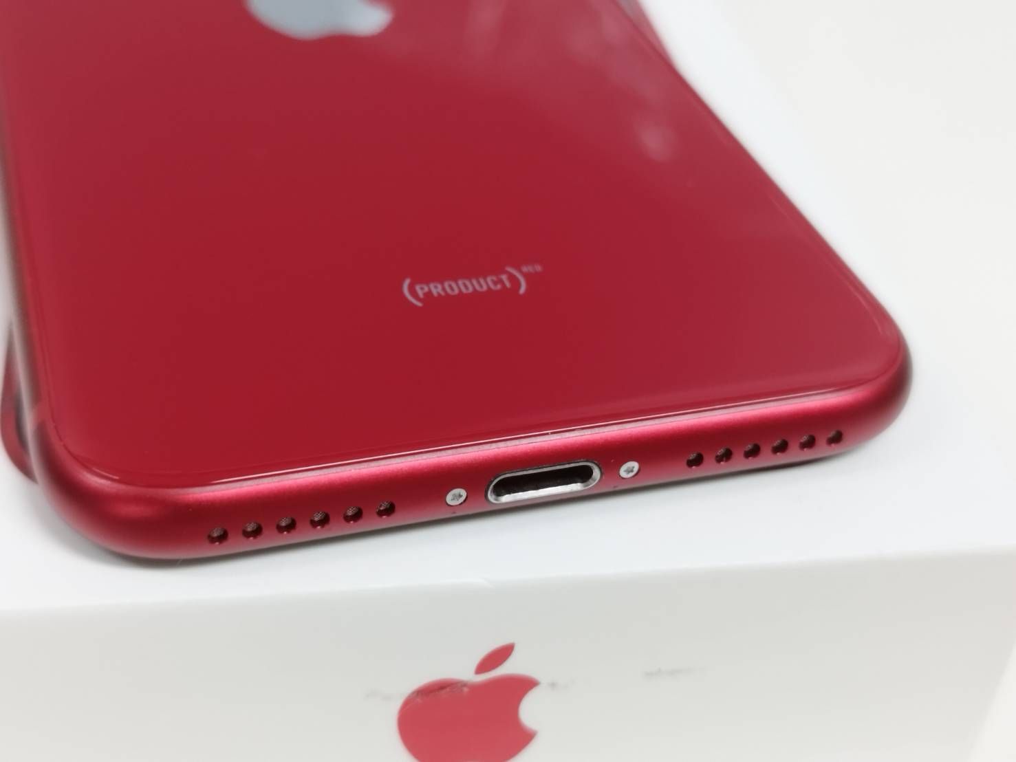 美品】iPhone SE 第3世代/SIMフリー/A2782/64GB/レッド〈MMYE3J/A