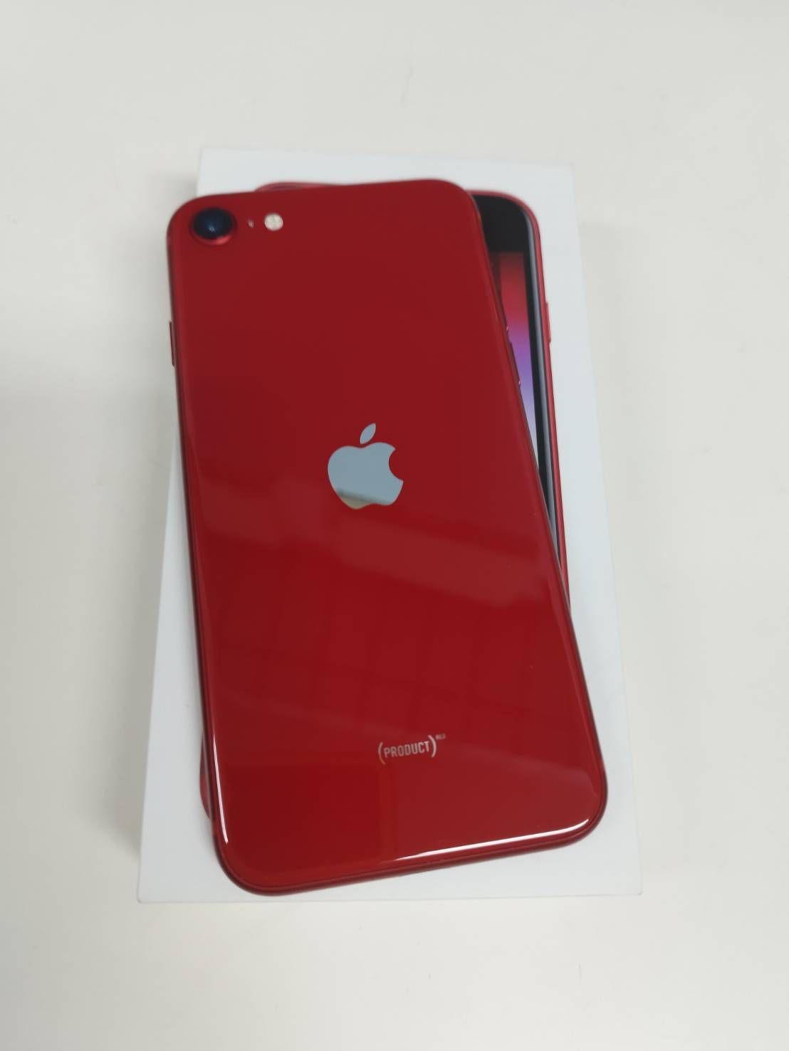 美品】iPhone SE 第3世代/SIMフリー/A2782/64GB/レッド〈MMYE3J/A