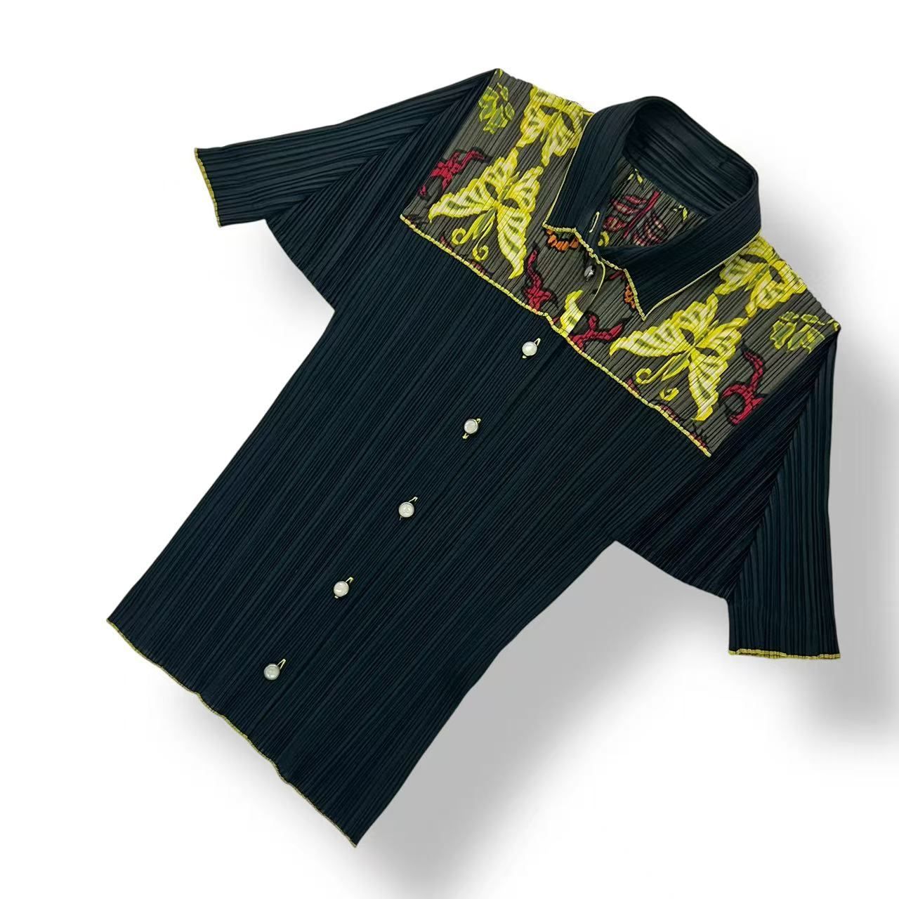 極美品 ISSEY MIYAKE イッセイミヤケ PLEATS PLEASE プリーツプリーズ シャツ バタフライプリント ブラック サイズ4 極美品 ISSEY MIYAKE イッセイミヤケ PLEATS PLEASE プリーツプリーズ シャツ バタフライプリント ブラック サイズ4