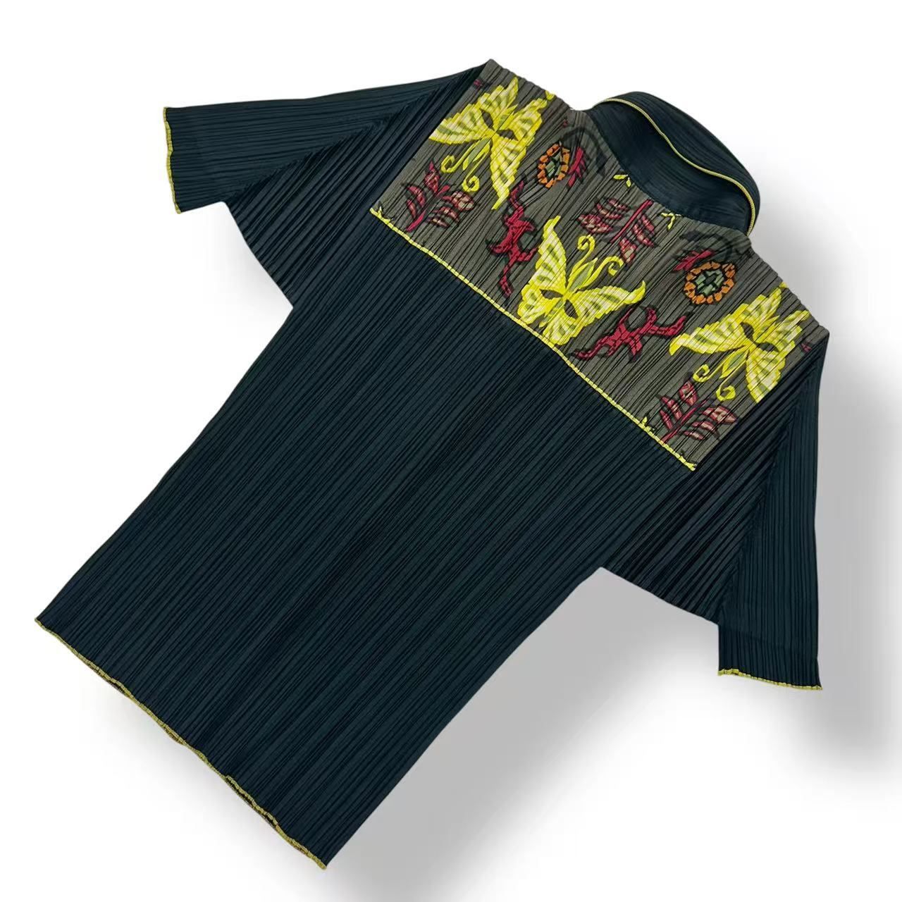 極美品 ISSEY MIYAKE イッセイミヤケ PLEATS PLEASE プリーツプリーズ シャツ バタフライプリント ブラック サイズ4 極美品 ISSEY MIYAKE イッセイミヤケ PLEATS PLEASE プリーツプリーズ シャツ バタフライプリント ブラック サイズ4