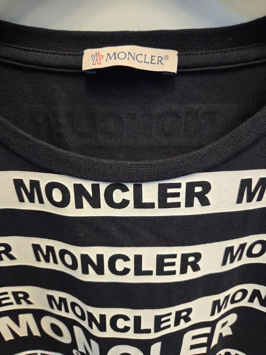 MONCLER(モンクレール) レディースTシャツ(正規品) MONCLER(モンクレール) レディースTシャツ(正規品)