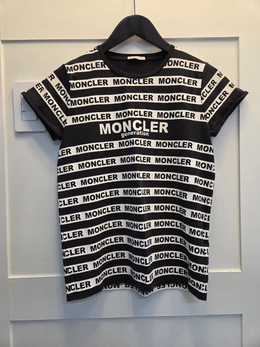 MONCLER(モンクレール) レディースTシャツ(正規品) MONCLER(モンクレール) レディースTシャツ(正規品)
