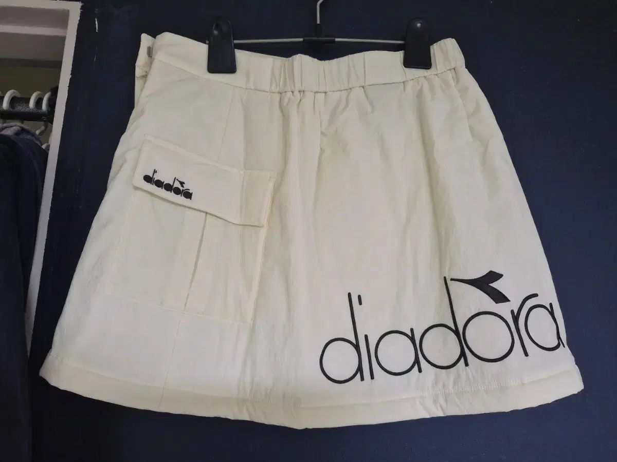 Diadora heritage 冬 スカート 80