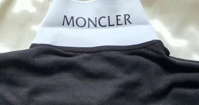新品級（正規品） MONCLER モンクレール ブラック ポロ 半袖Tシャツ