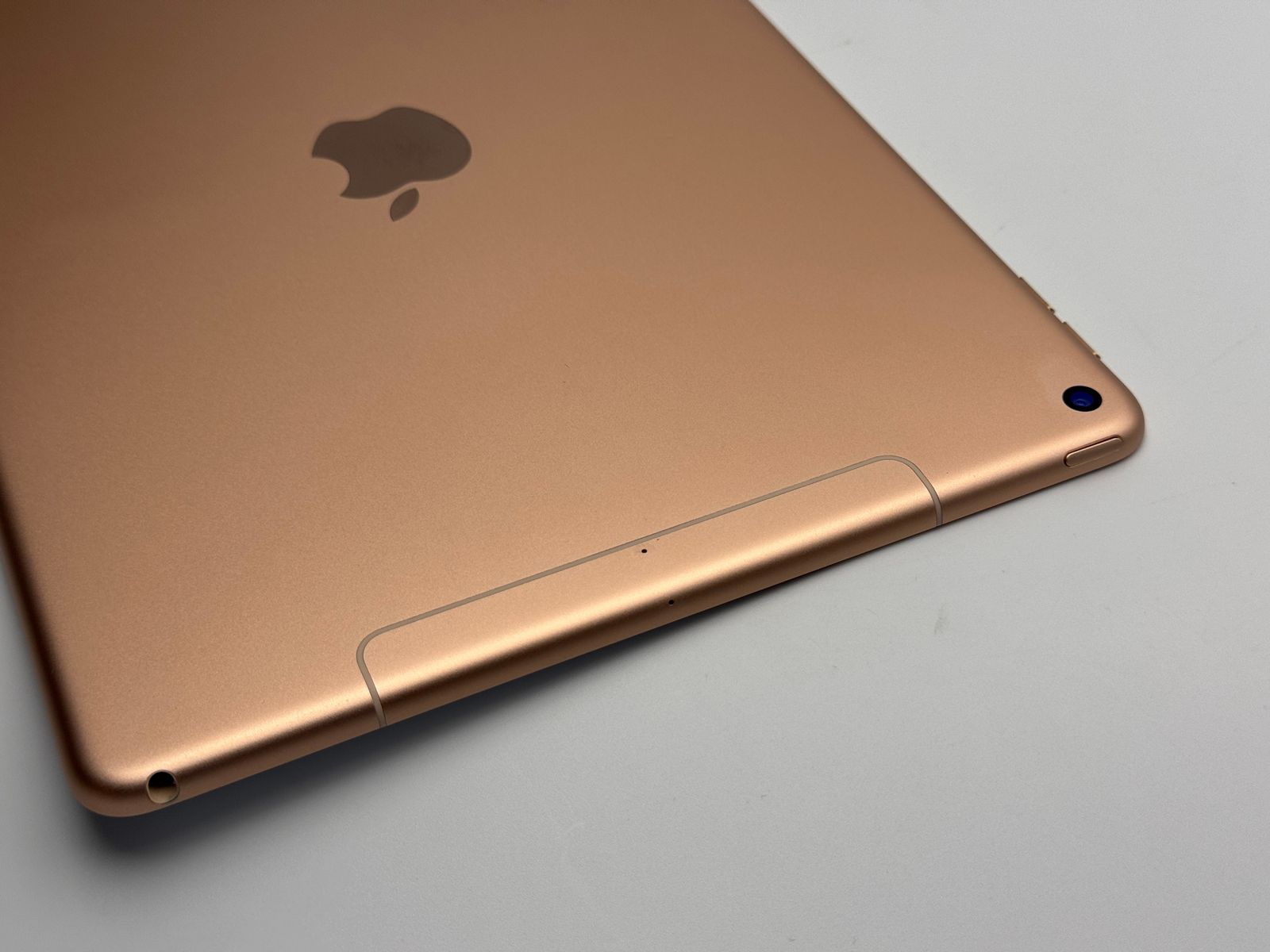 訳あり中古】iPad Air 3 64GB ゴールド SIMフリー - メルカリ