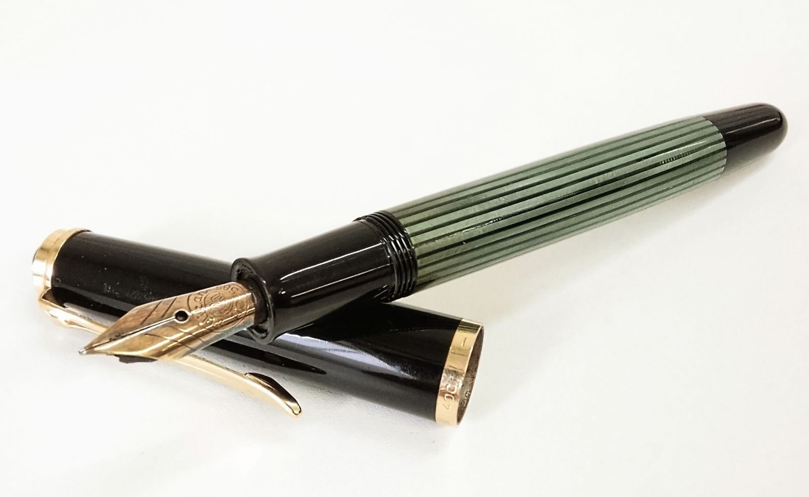 ARS17 ペリカン 極美品 万年筆 14C 585刻印 吸入式 グリーンストライプ 
