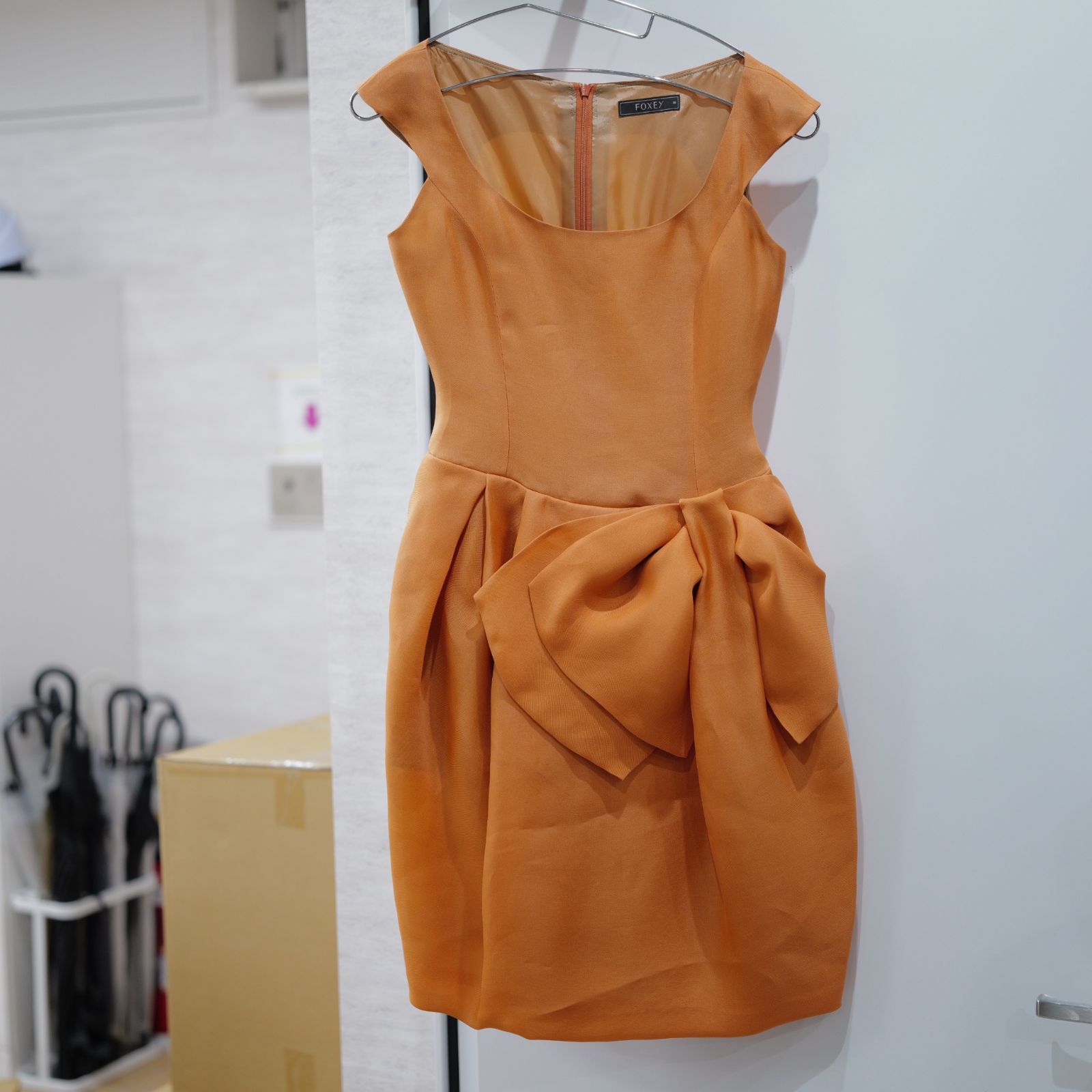 展示品 FOXEY フォクシー アシンメトリーリボン フレンチスリーブドレス 30155-A0F0060-01