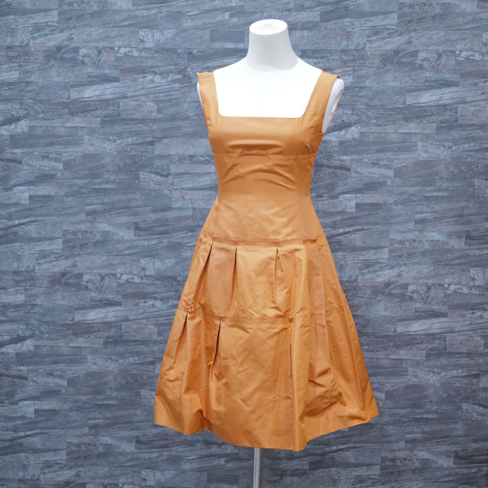 展示品 フォクシーニューヨーク FOXEY NEW YORK ポリカッティングデザインノースリーブワンピース アプリコット サイズ 40 25484-S0AZ22T