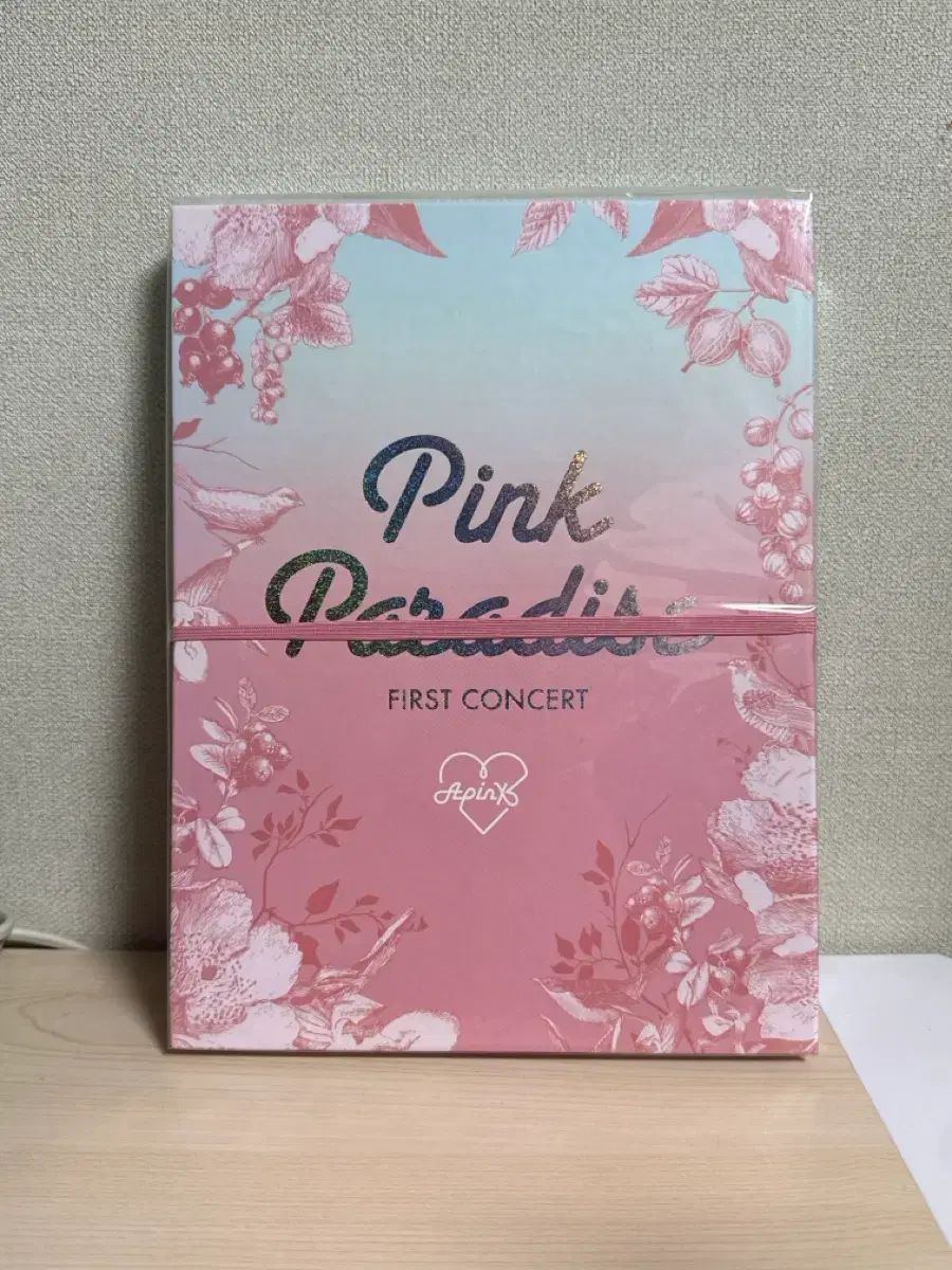 Apink Pink Paradise コンサートDVD 出品 - メルカリ