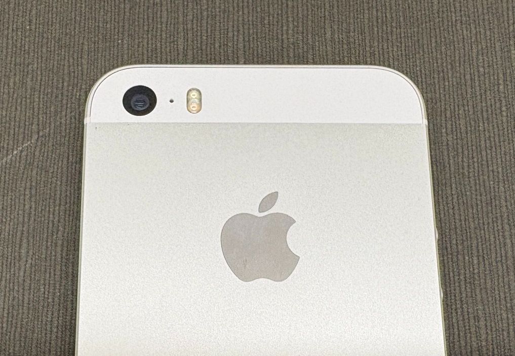 ジャンク】iPhoneSE 第1世代 32GB シルバー softbank -SP866- - メルカリ
