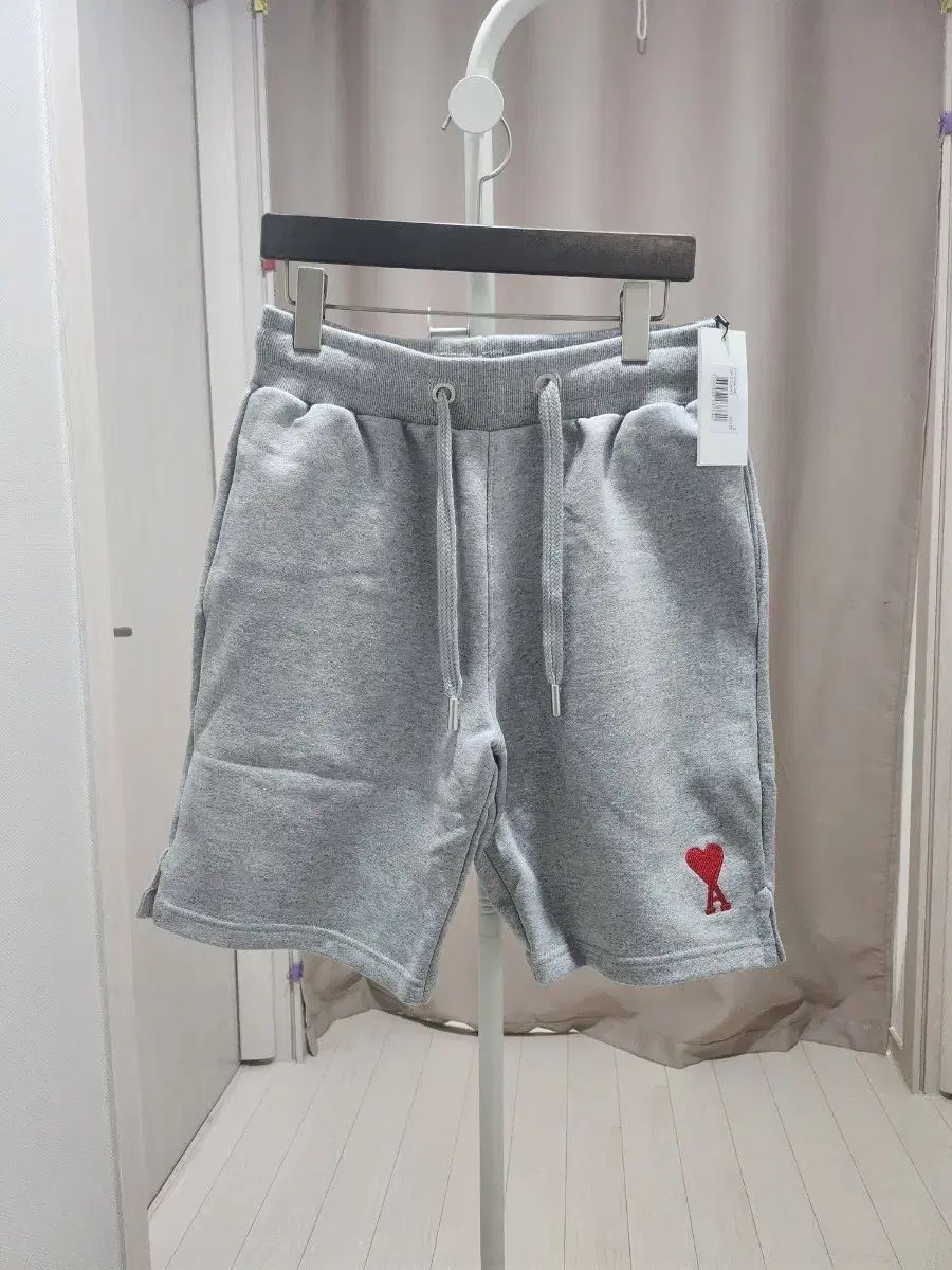 アミ ハート ロゴ グレー ハーフパンツ 新品
