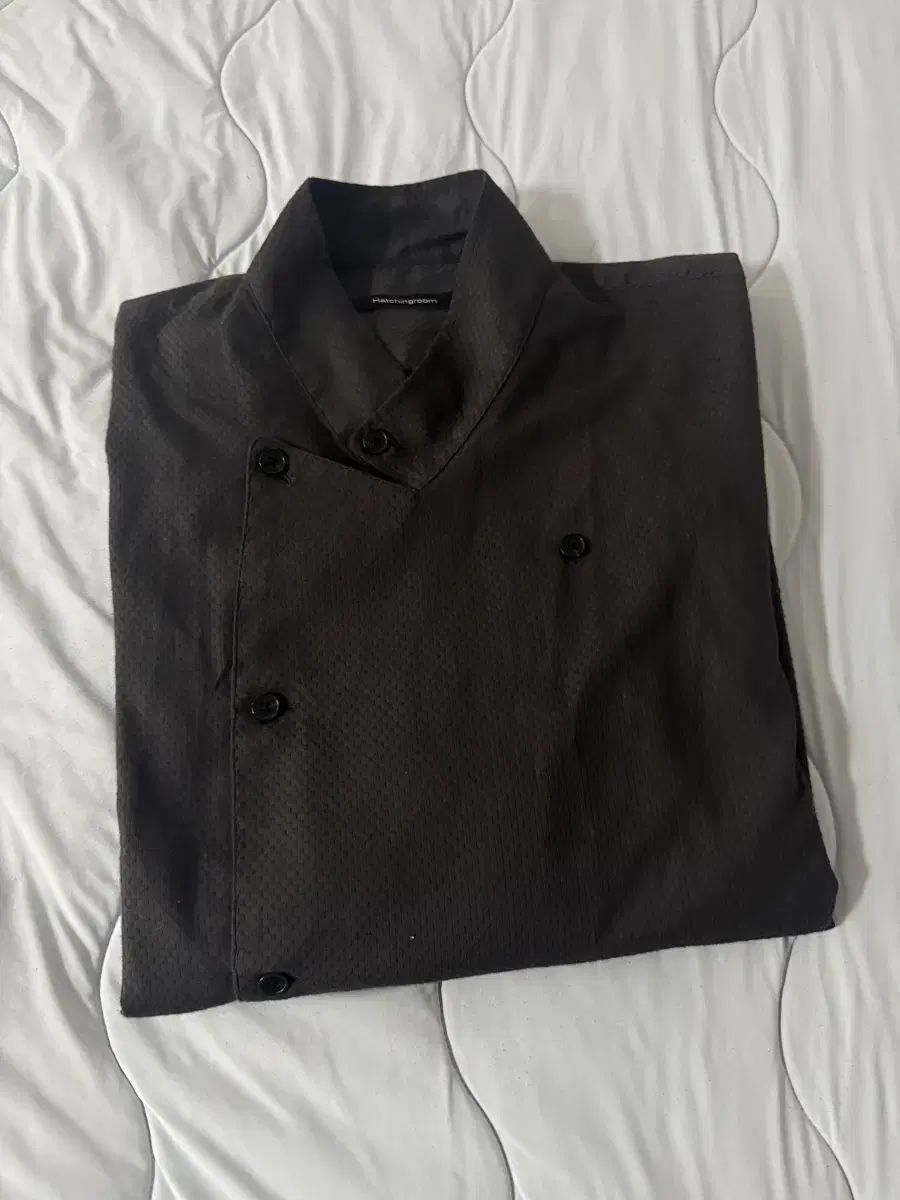 Hatchingroom シャツ