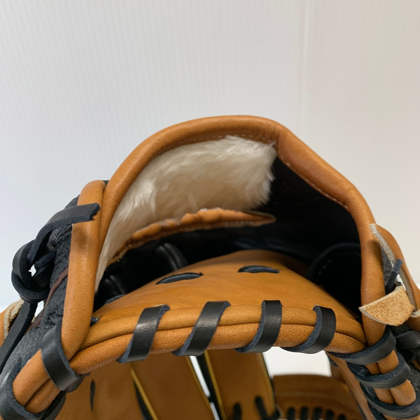 ウィルソン Wilson ワナビーヒーロー WBW104368 軟式 大人 一般 内野手用 グローブ グラブ 右投げ  タグ付き  野球 8754 ウィルソン Wilson ワナビーヒーロー WBW104368 軟式 大人 一般 内野手