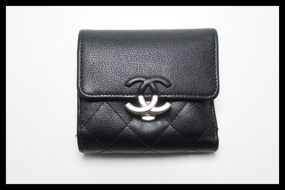 □CHANEL 29番台 マトラッセ キャビアスキン スモールフラップ
