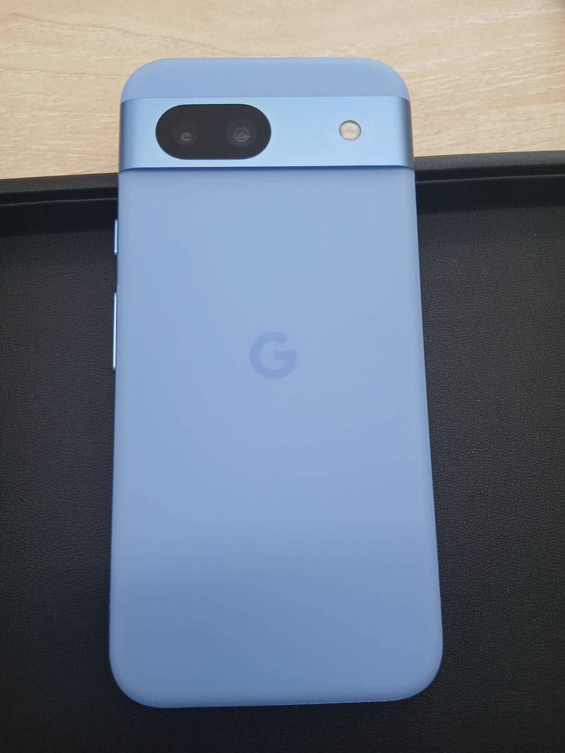 Google Pixel 8a ブルー 美品 SIMフリー判定〇 動作良好 ケース・充電器付
