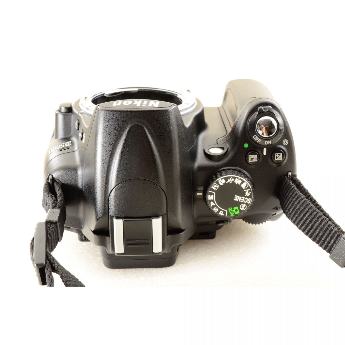 Nikon D5000 12.3MP DX AF-S 55-200mm F4-5.6G ED VR 一眼レフ