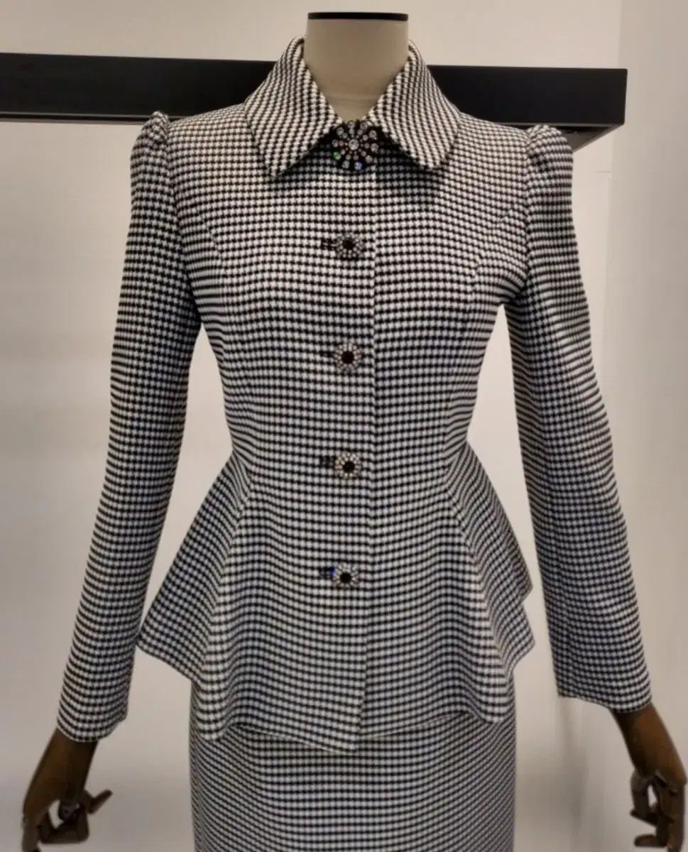 (新品) MOJO.S.PHINE モジョエスピン レディース スーツ セットアップ (ジャケット 55 スカート 55 または 66