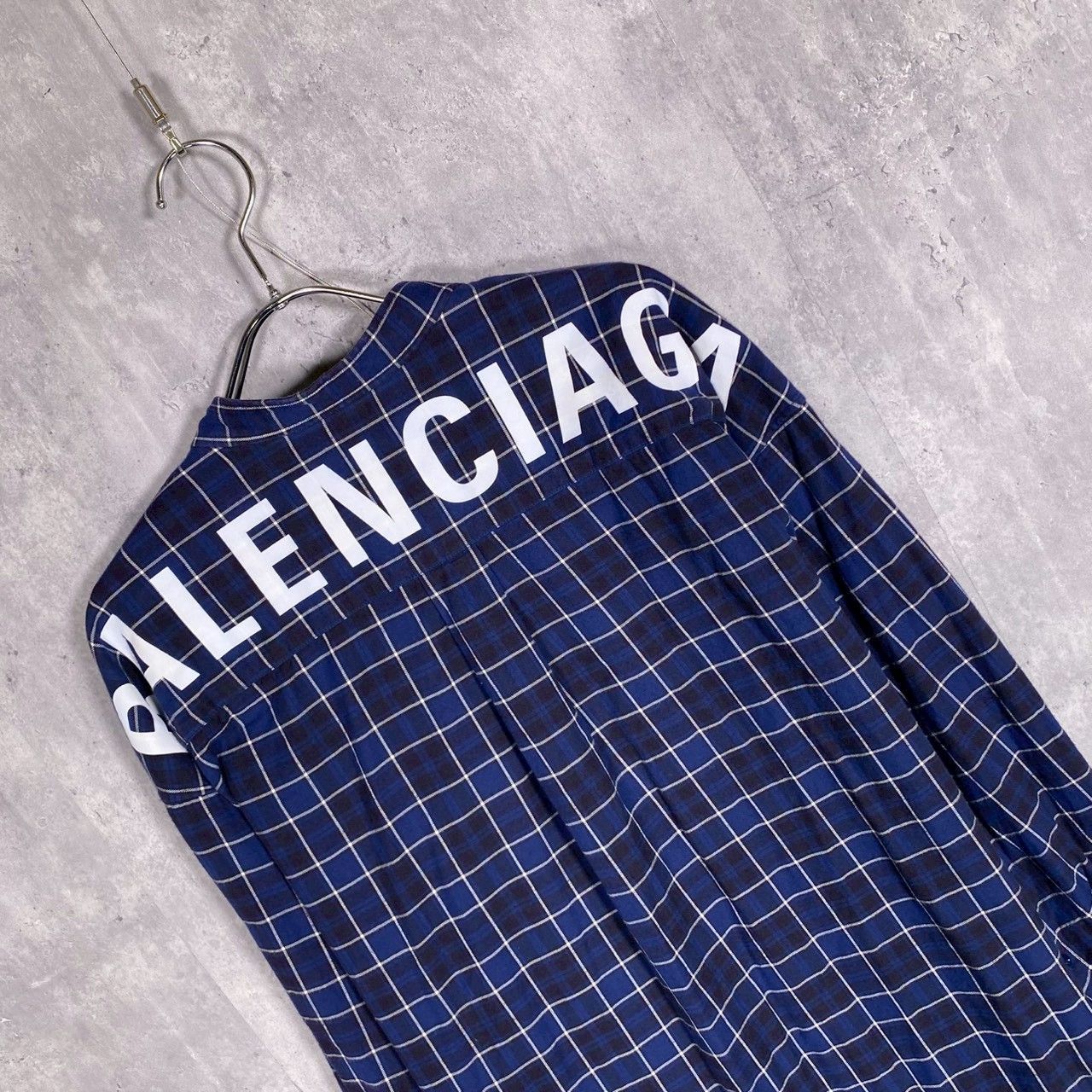 BALENCIAGA』バレンシアガ (34) バックプリントロゴシャツ 長袖 - メルカリ