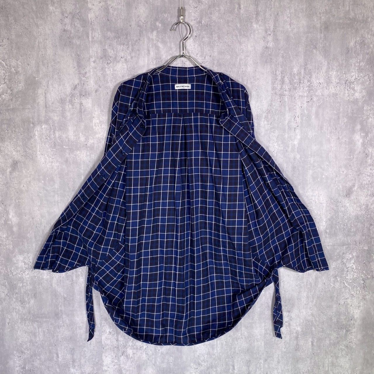 BALENCIAGA』バレンシアガ (34) バックプリントロゴシャツ 長袖 - メルカリ