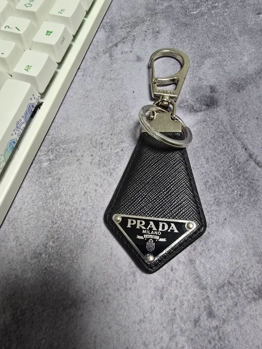 正規品 PRADA プラダ キーホルダー (値下げ可能)