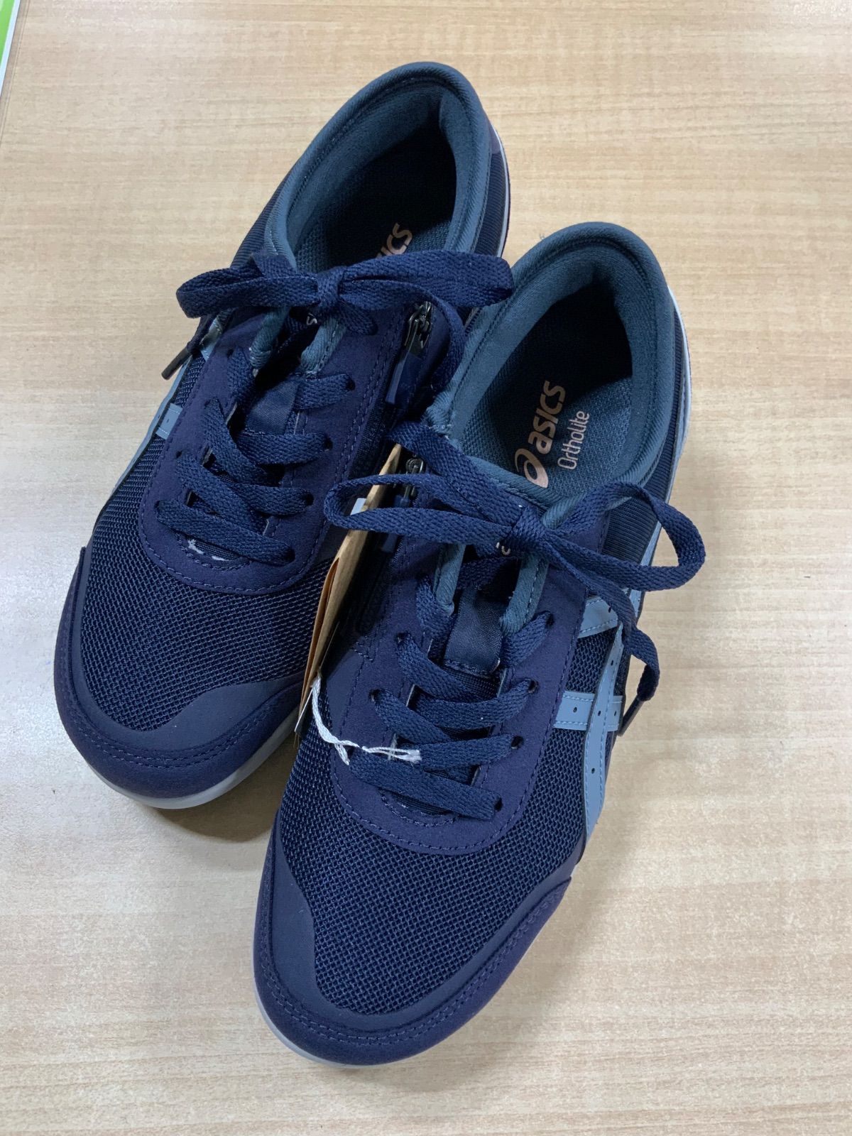 【新品未使用】14200円　24cmアシックス　女性現品限り