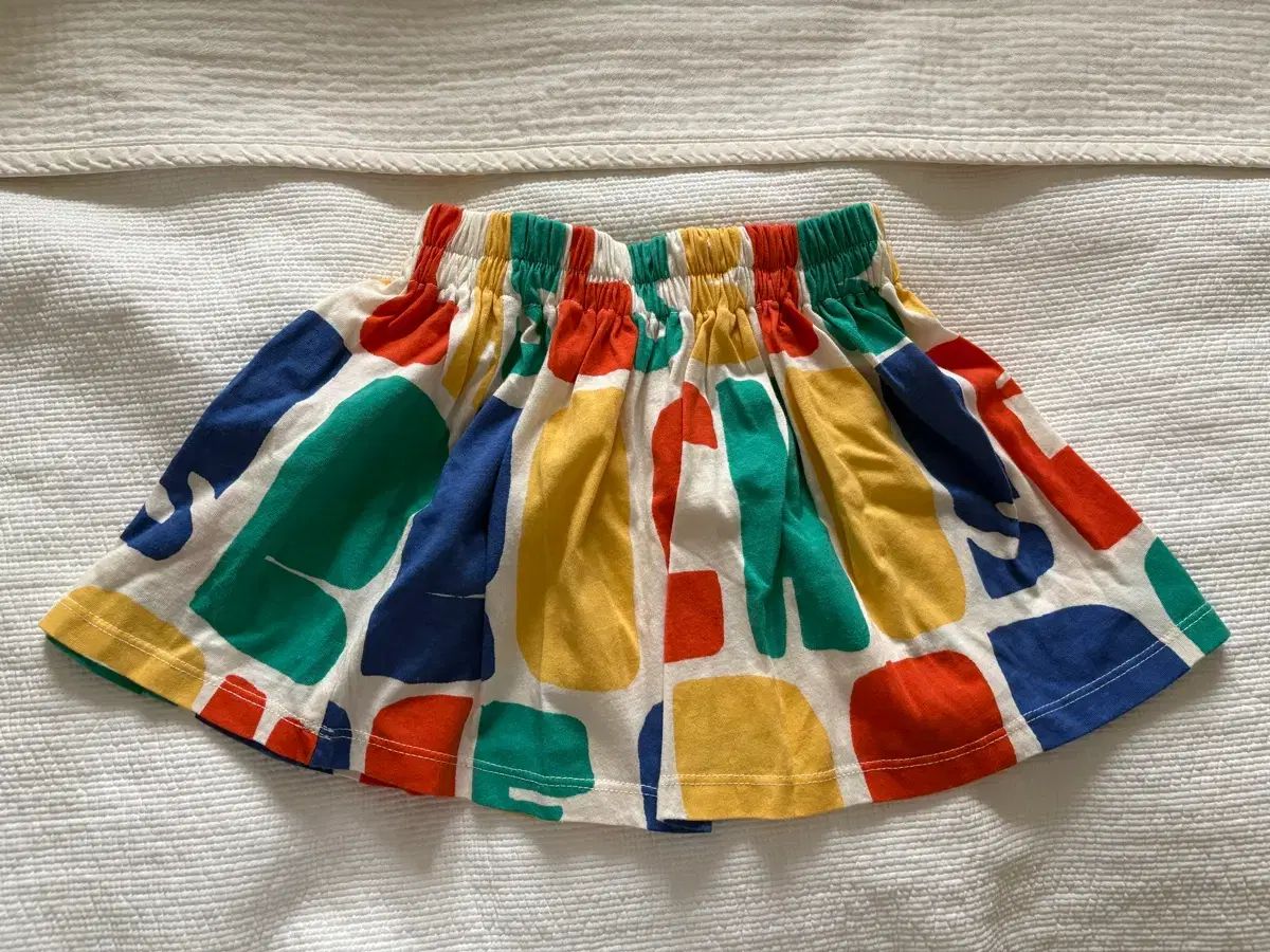ボボショーズ グラフィックスカート 4-5Y (新品)