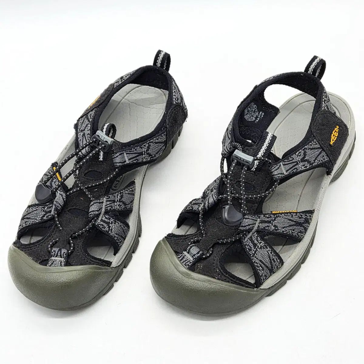 KEEN ウィメンズ ニューポート H2 サンダル 黒/グレー (250)