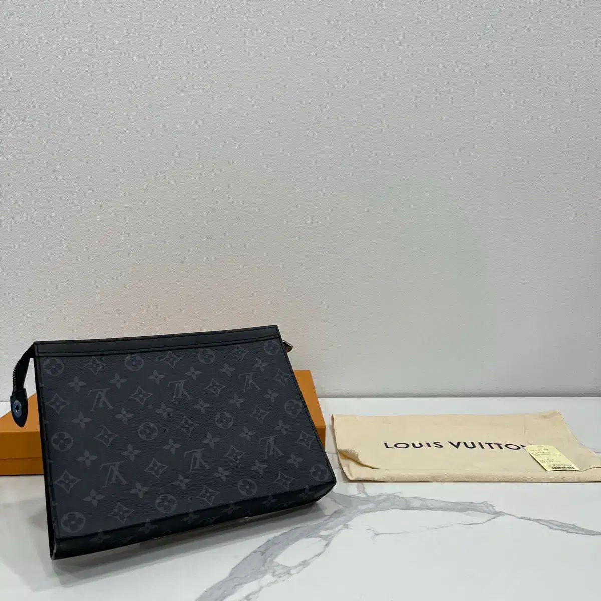 ルイヴィトン エクリプス ボヤージュ クラッチバッグ 57,118円