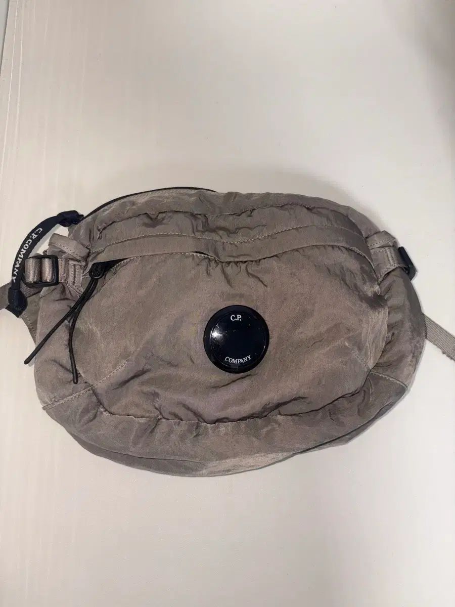 C.P. COMPANY シーピーカンパニー クロスボディーバッグ 13,225円