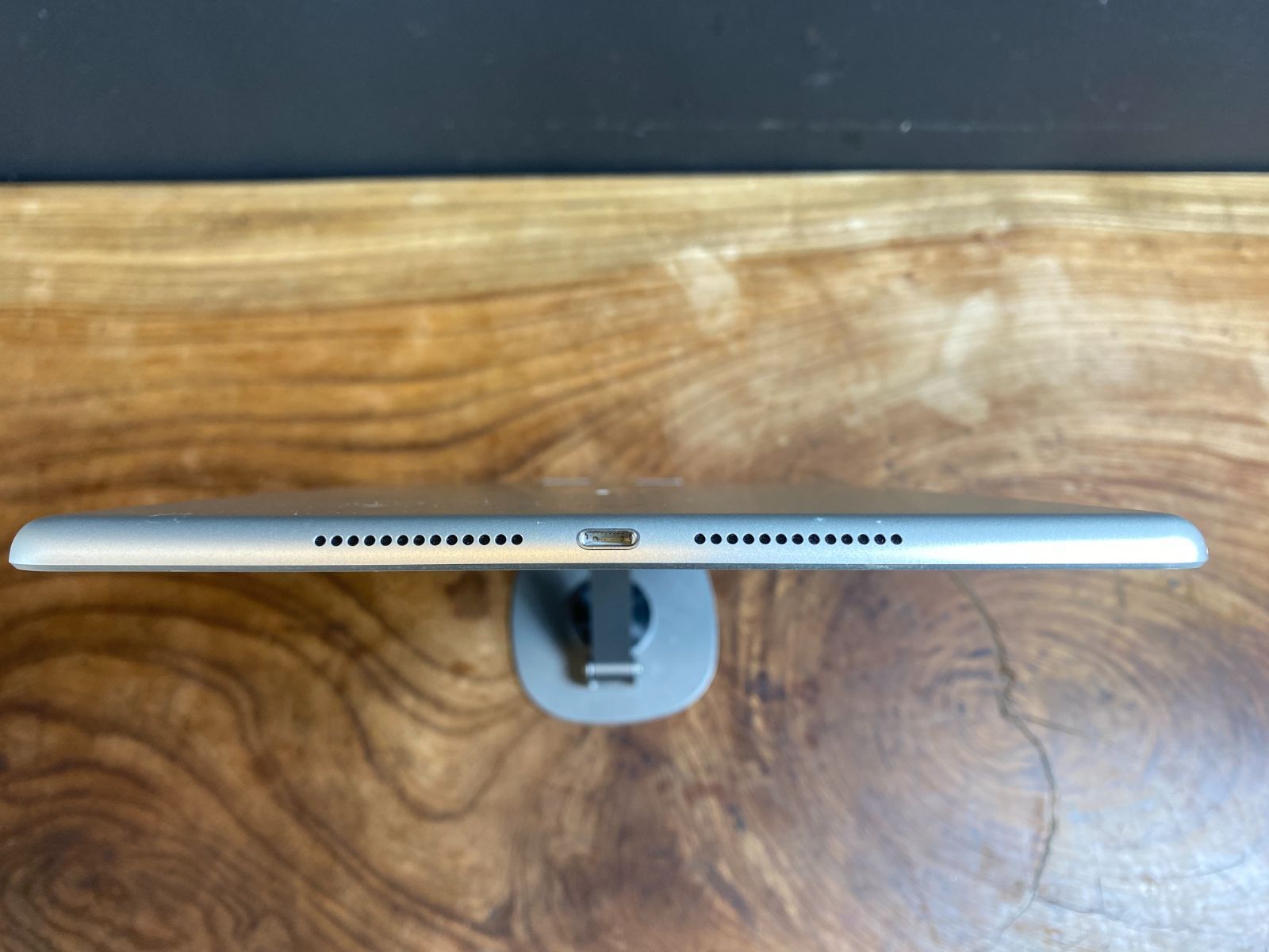 美品 iPad 第8世代 32GB シルバー Wi-Fi - メルカリ