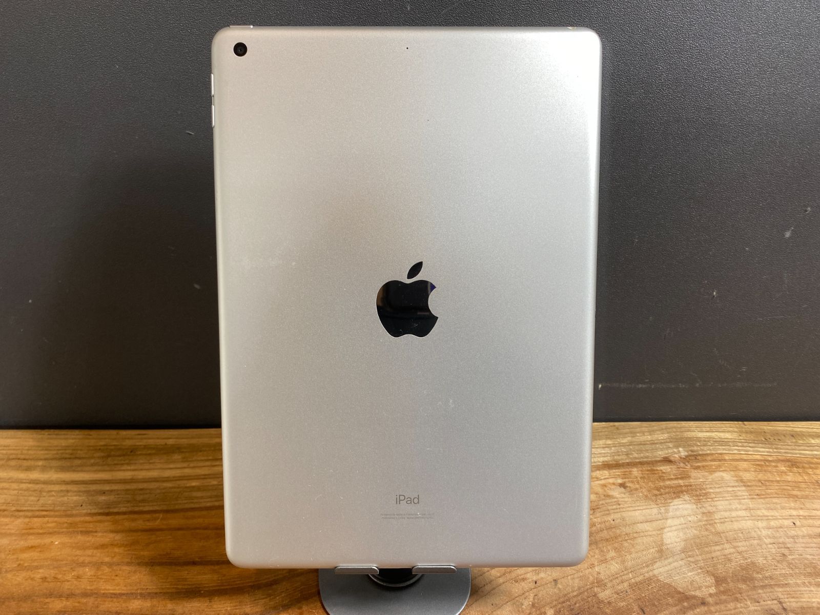 美品 iPad 第8世代 32GB シルバー Wi-Fi - メルカリ
