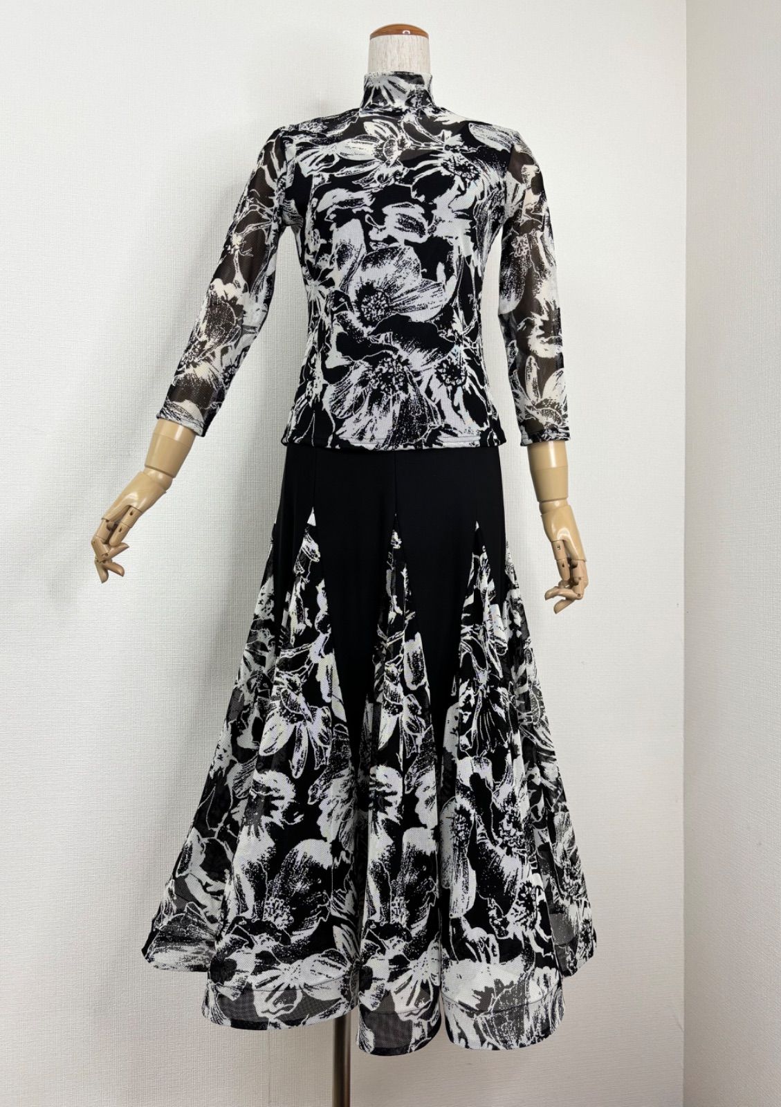 新品》社交ダンス ブラック×ホワイト ストレッチメッシュ ハイネック