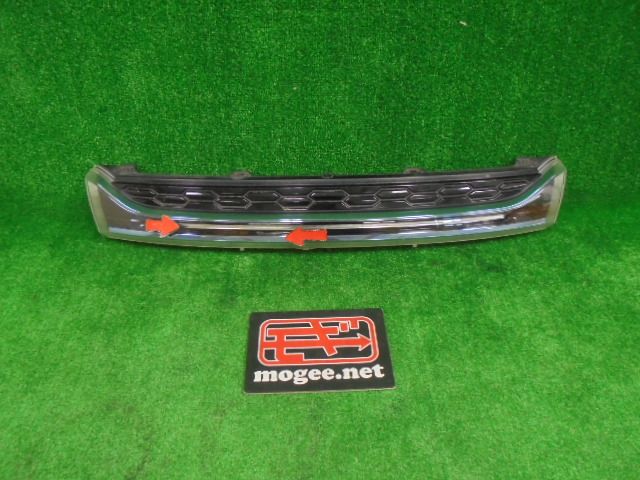 1FX3576 KIE4 スズキ ソリオバンディット MA46S 1型 ハイブリッド SV イルミネーション付フロントグリル　72110-81P5