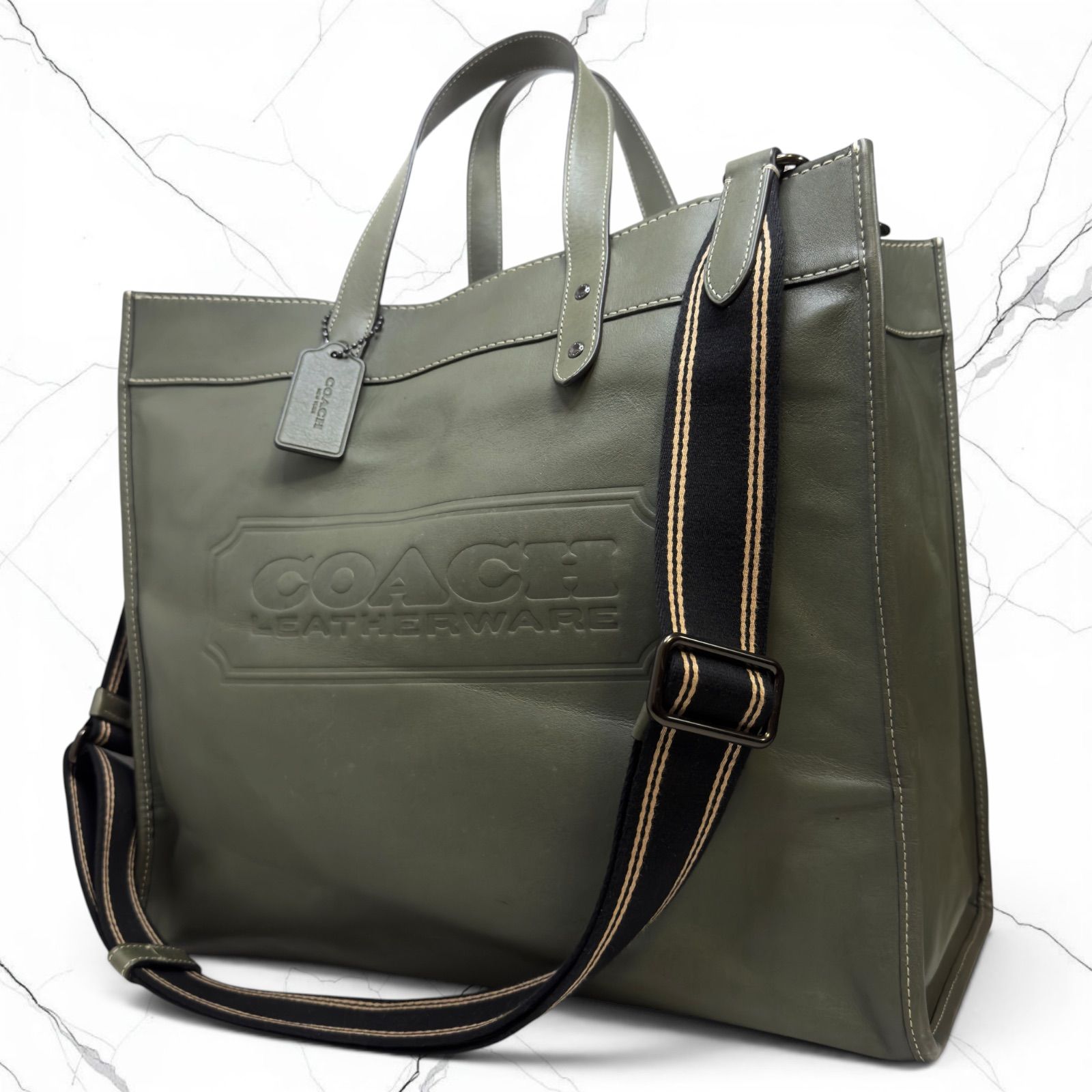 現行品 COACH コーチ フィールドトート 40 バッジ キャリーオール アーミーグリーン トートバッグ ショルダーバッグ 2way スポーツカーフレザー ウェビングストラップ 緑系 A4 PC収納可 CC097