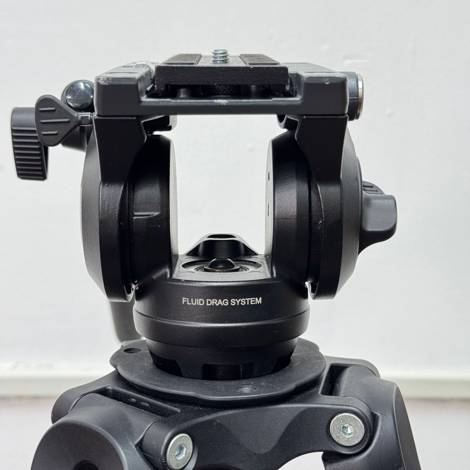 Manfrotto 伸縮式ツインアルミ三脚 MVT502AM／プロフルードビデオ雲台