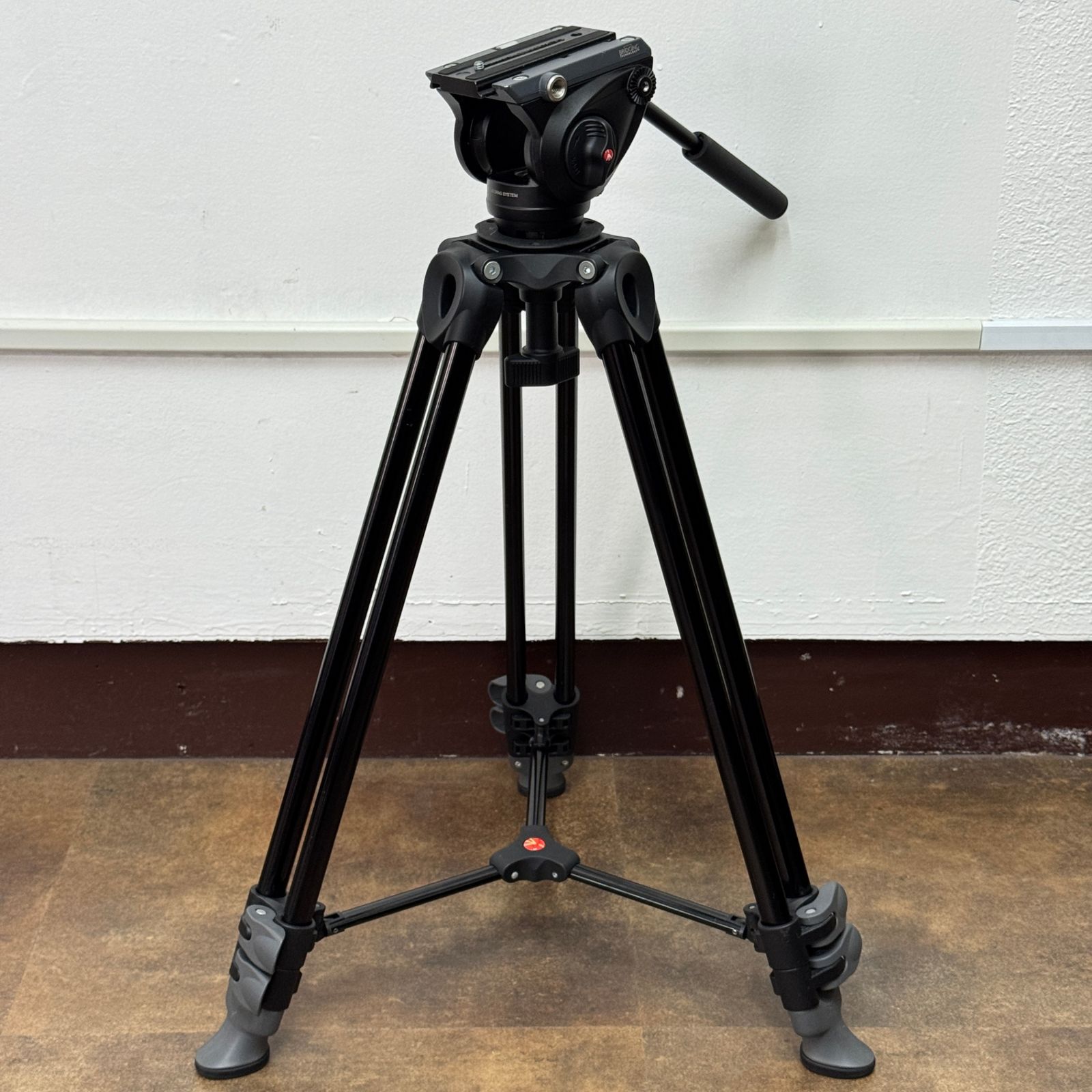 Manfrotto 伸縮式ツインアルミ三脚 MVT502AM／プロフルードビデオ雲台