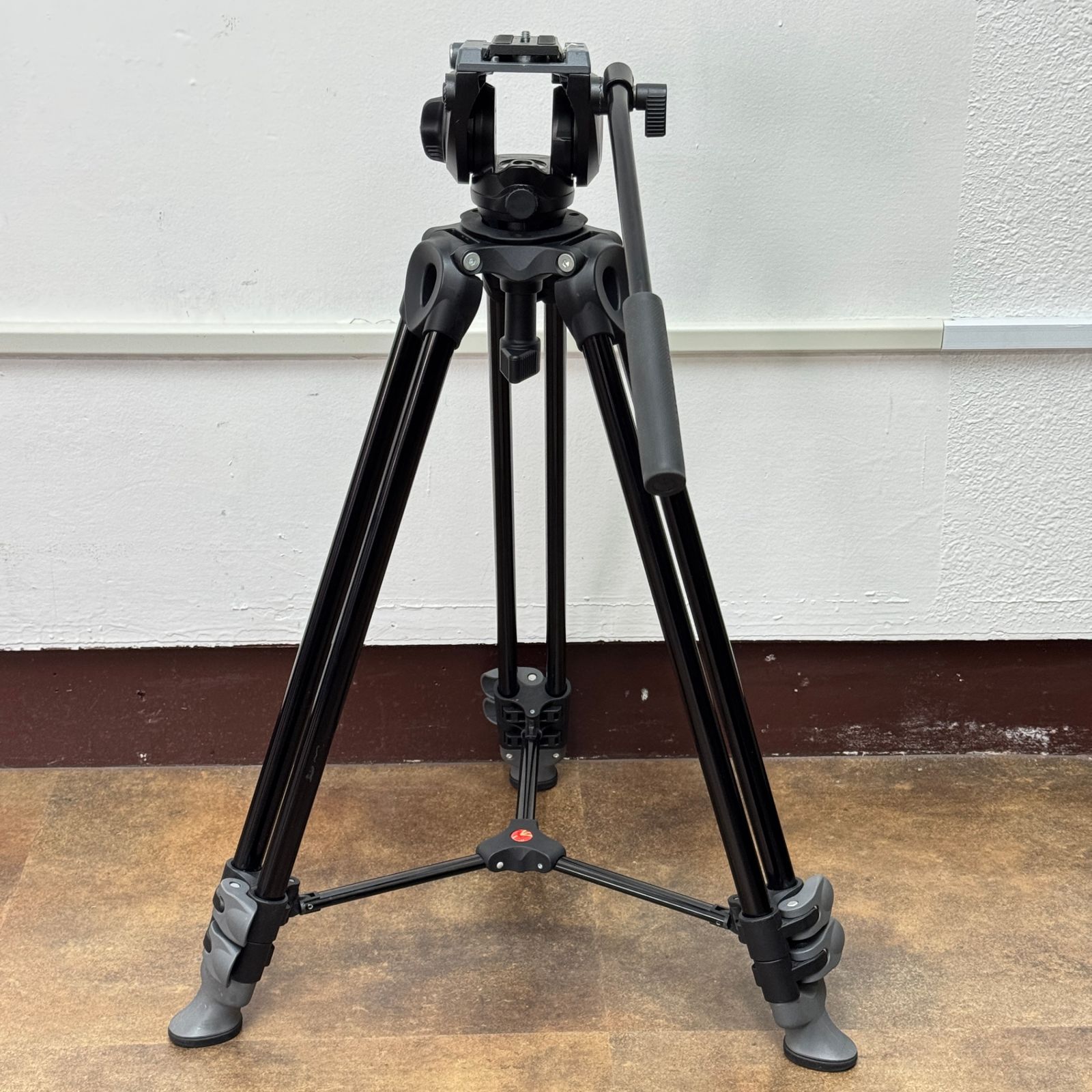 Manfrotto 伸縮式ツインアルミ三脚 MVT502AM／プロフルードビデオ雲台