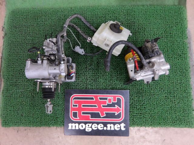 8FW5539 CEF6 トヨタ ノア ZWR80G 前期 ハイブリッド G ABSアクチュエーター+ブレーキブースター　47210-28070/47070-47050