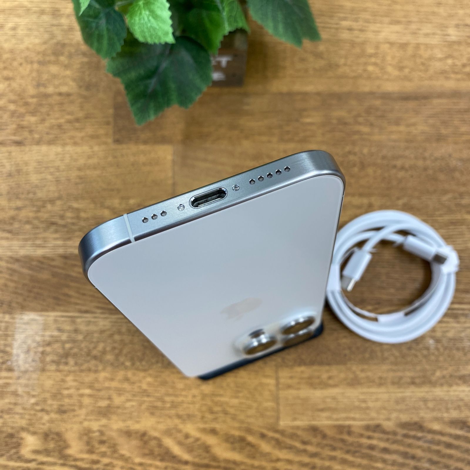 美品 iPhone15Pro 1TB ホワイト SIMフリー - メルカリ
