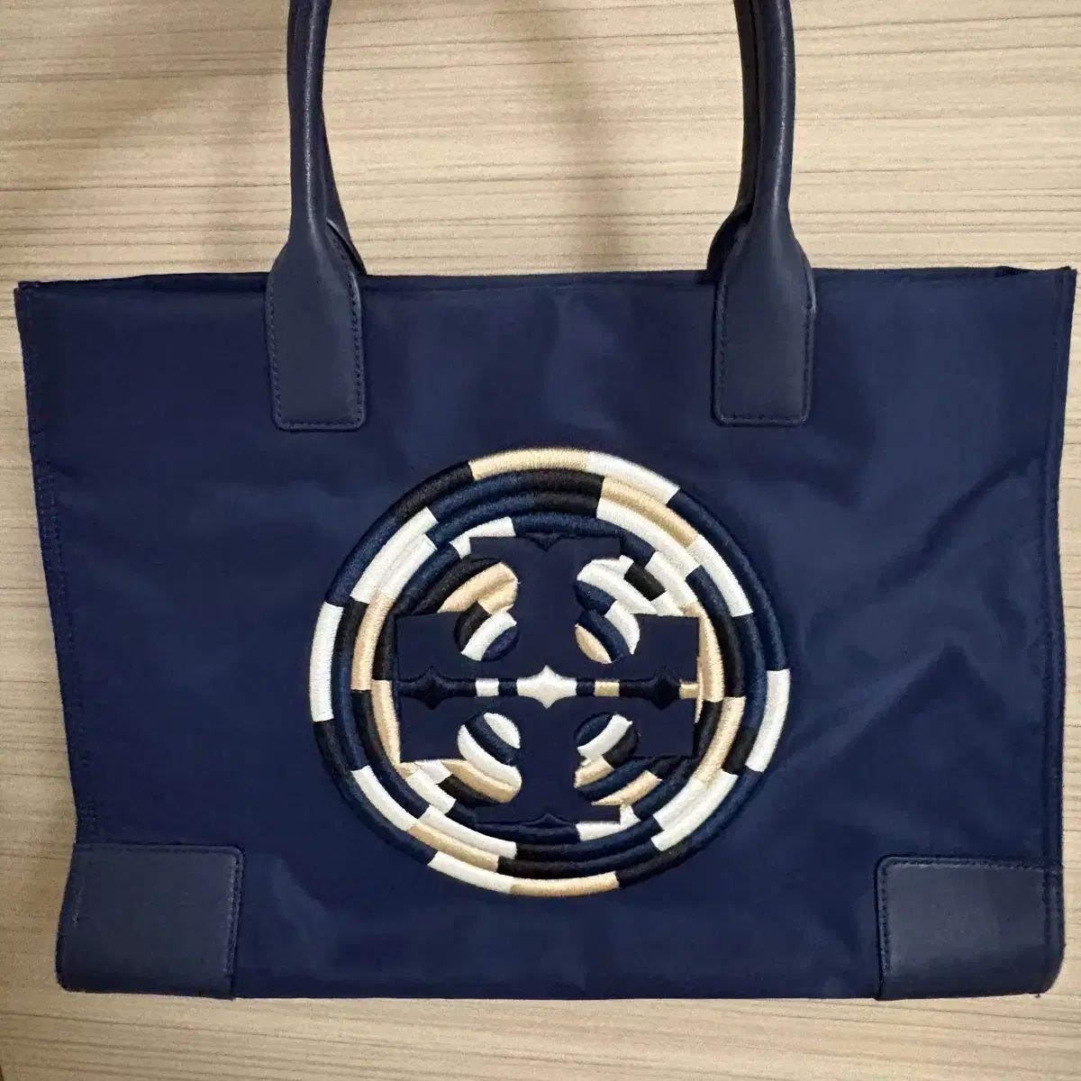 トリーバーチ エラ エンブロイダリー 刺繍 ロゴ ナイロン トートバッグ フレンチ ネイビー