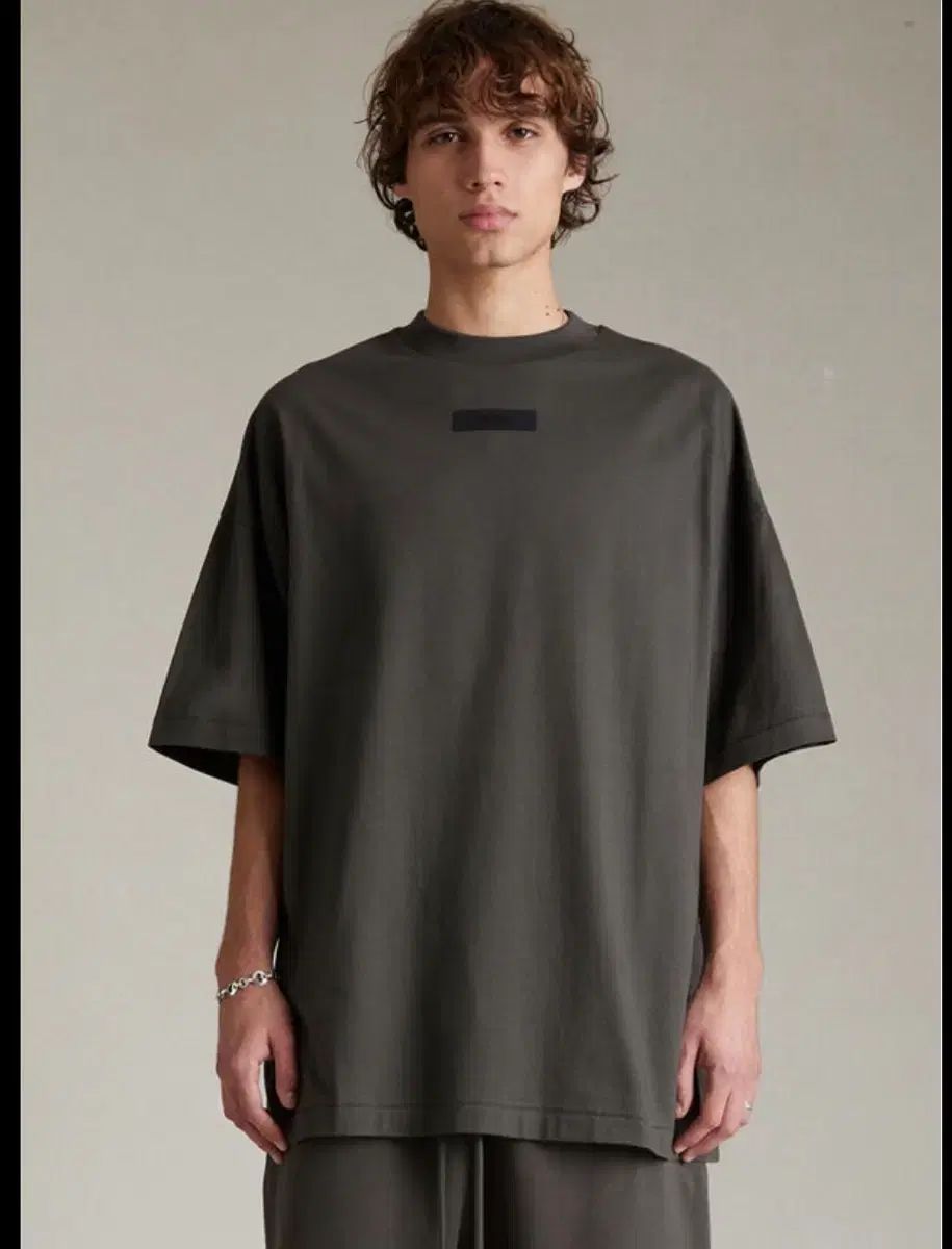 エッセンシャル オーバーサイズ 半袖 Tシャツ DARK COLOR