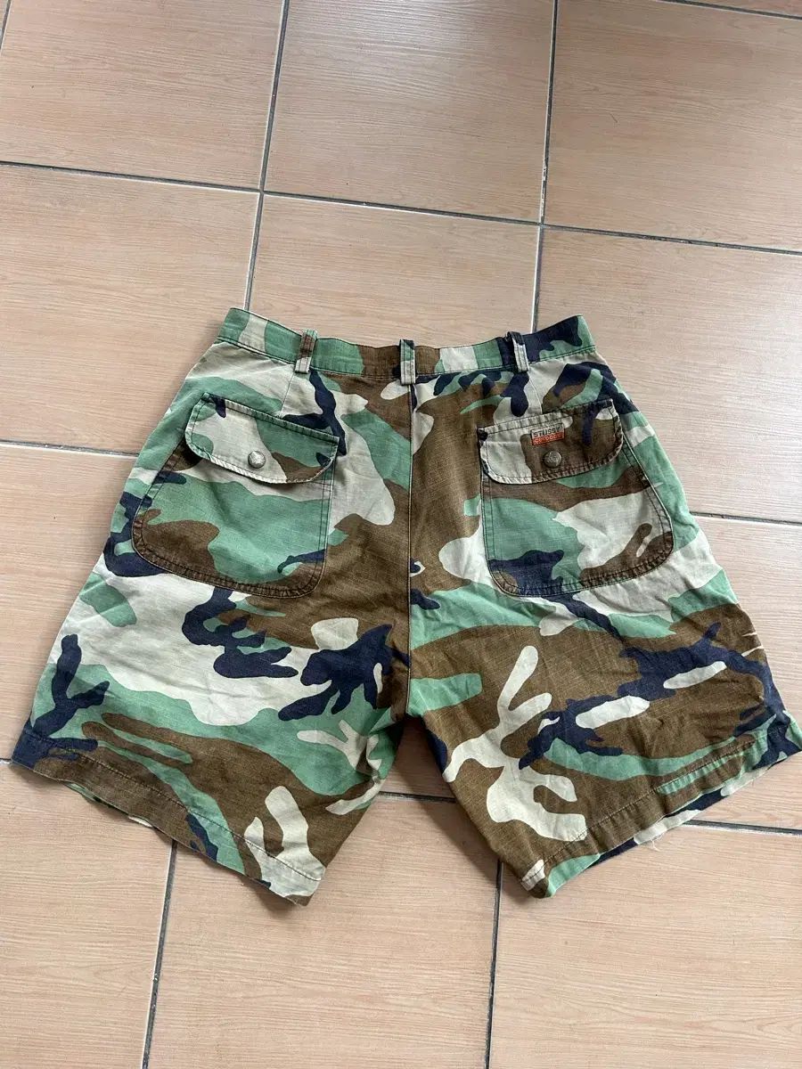 90s STUSSY ステューシー ウッドランド カモフラ ショーツ 32 90s STUSSY ステューシー ウッドランド カモフラ ショーツ 32