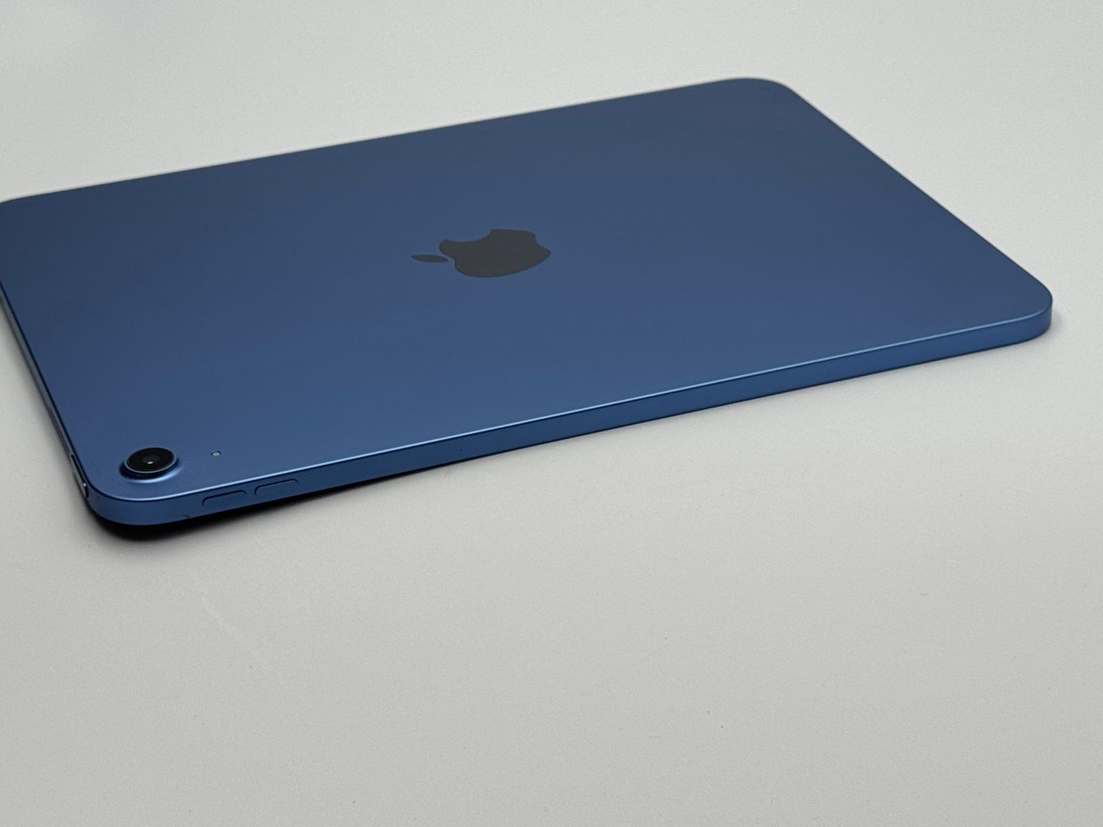 中古C】iPad 第11世代 128GB ブルー Wi-Fi - メルカリ