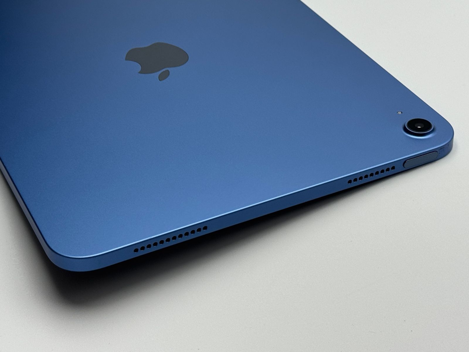 中古C】iPad 第11世代 128GB ブルー Wi-Fi - メルカリ