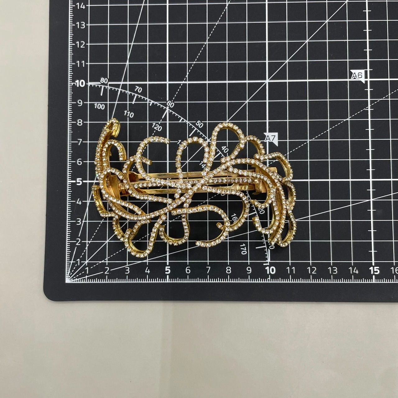 希少 Alexandre de paris アレクサンドレドゥパリ バレッタ 髪飾り ヘアアクセサリー ラインストーン ゴールドカラー 希少 Alexandre de paris アレクサンドレドゥパリ バレッタ 髪飾り ヘアアクセサリー ラインストーン ゴールドカラー