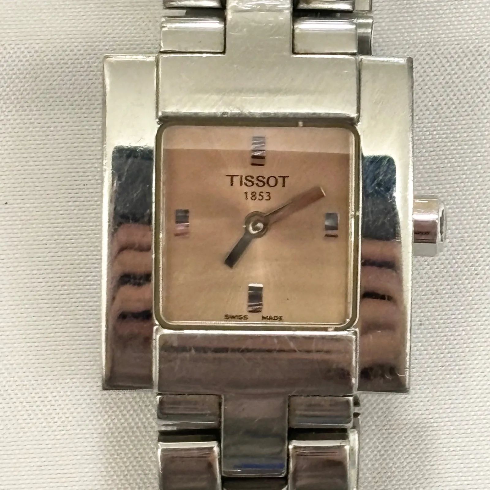 【送料無料】TISSOT/ティソ/1853/ピンク×シルバー/スクエア/クォーツ腕時計/電池切れ/動作未確認/中古品/ジャンク品扱い 【送料無料】TISSOT/ティソ/1853/ピンク×シルバー/スクエア/クォーツ腕時計/電池切れ/動作未確認/中古品/ジャンク品扱い