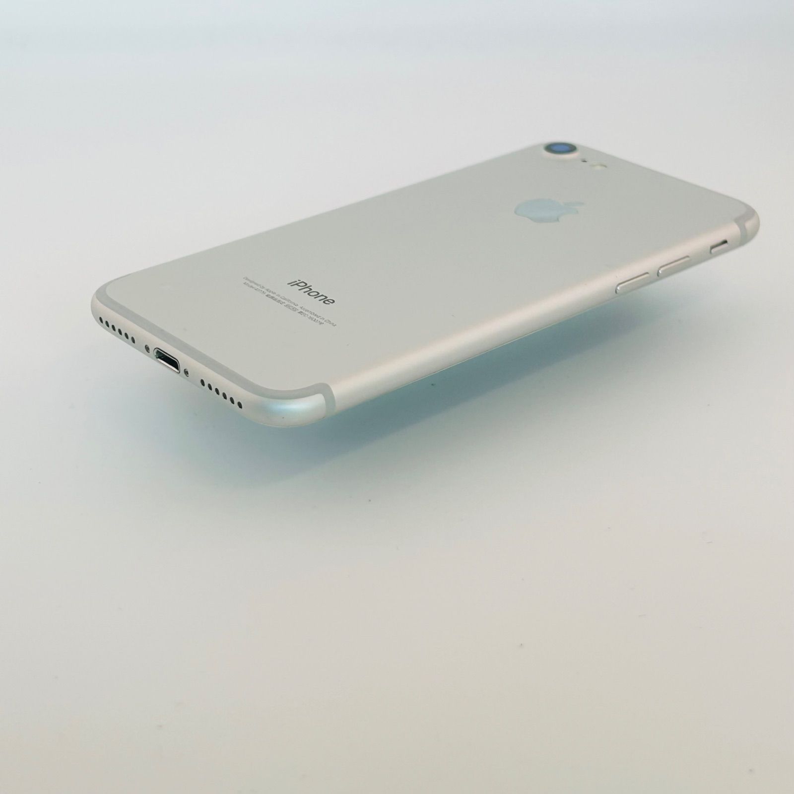 バッテリー良好 iPhone7 32GB シルバー SIMフリー(simロック解除済) 白ロム 中古 本体 動作確認済 【最短送料無料】 J-081