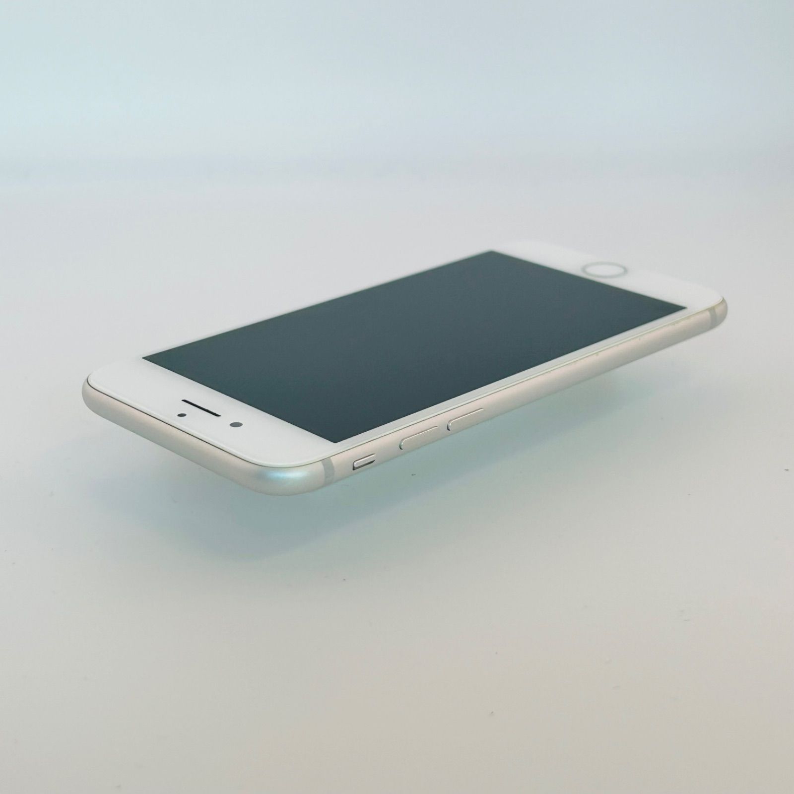 バッテリー良好 iPhone7 32GB シルバー SIMフリー(simロック解除済) 白ロム 中古 本体 動作確認済 【最短送料無料】 J-081