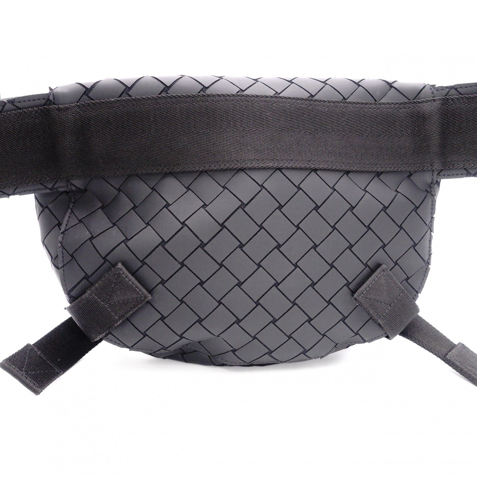 BOTTEGAVENETA ボッテガヴェネタ イントレチャート ショルダーバッグ ラバー ブラック メンズ ボディバッグ